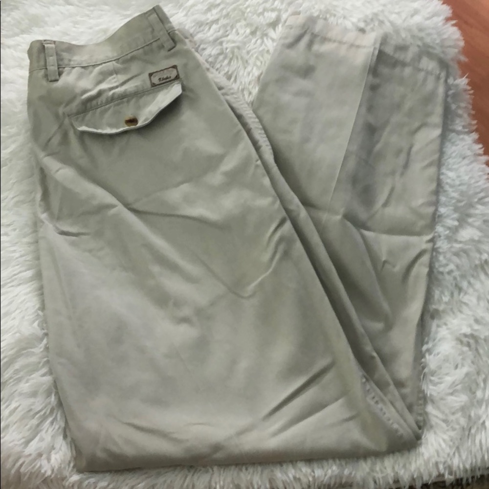 Men’s khaki pants